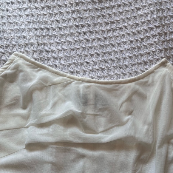 SOLD White crop top 🤍 pretty little thing - Picture 10 of 10